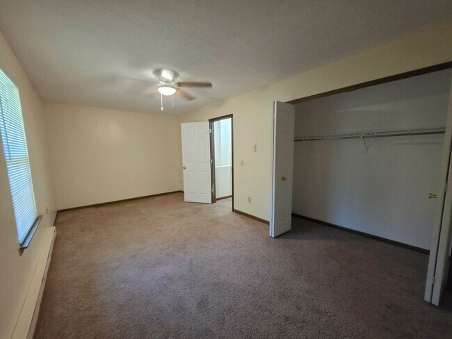 Building Photo - 1152 Lake St