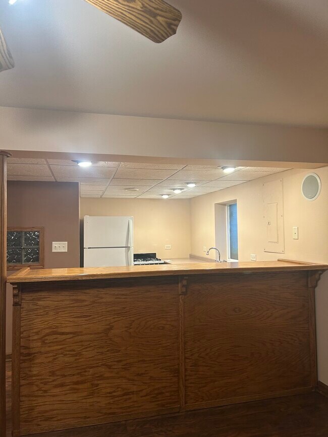 Building Photo - 527 Springwood Ln