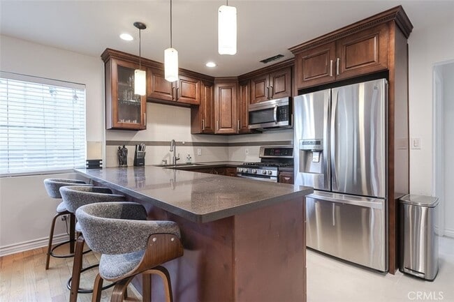 Building Photo - 1217 Elm Ave