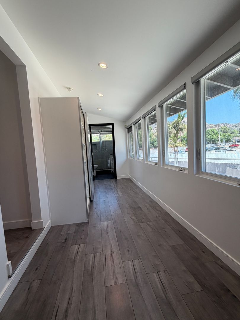 Building Photo - 9040 Wildwood Ave