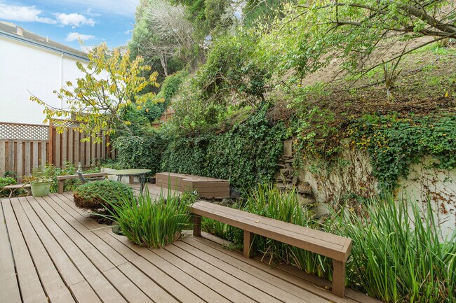 Building Photo - 17 Heron Dr