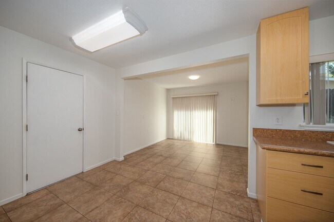 Building Photo - Updated 3 Bedroom Home in Quiet Street