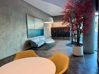 lobby - 801 Ash St