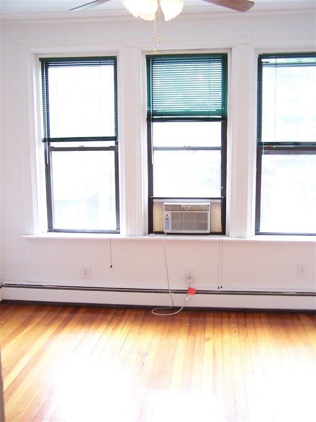 Building Photo - 112 14th St