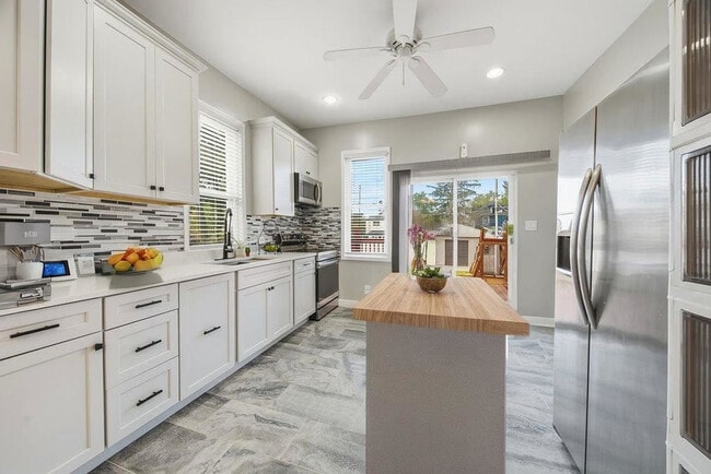 Building Photo - 11224 S Hermosa Ave