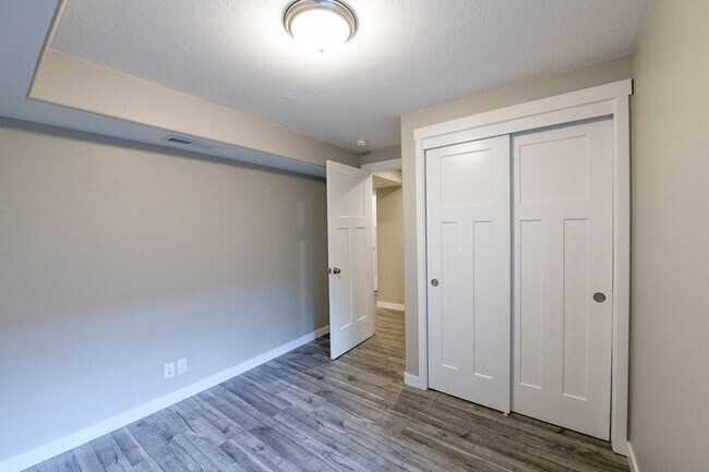 Building Photo - 4 Bed 3.5 Bath Townhome in Bluffdale!!! January Rent Free!!