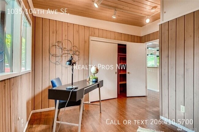 Building Photo - 1035 104th Ave SE