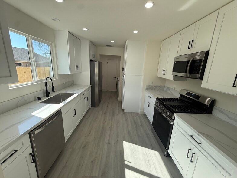 Building Photo - 6650 Sale Ave