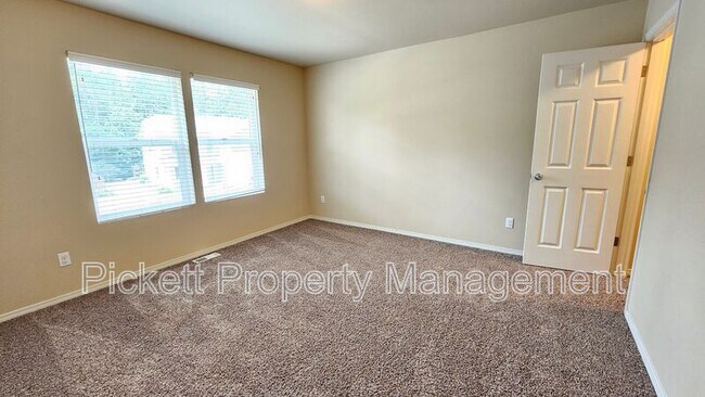 Building Photo - 2369 SW Siskin Cir