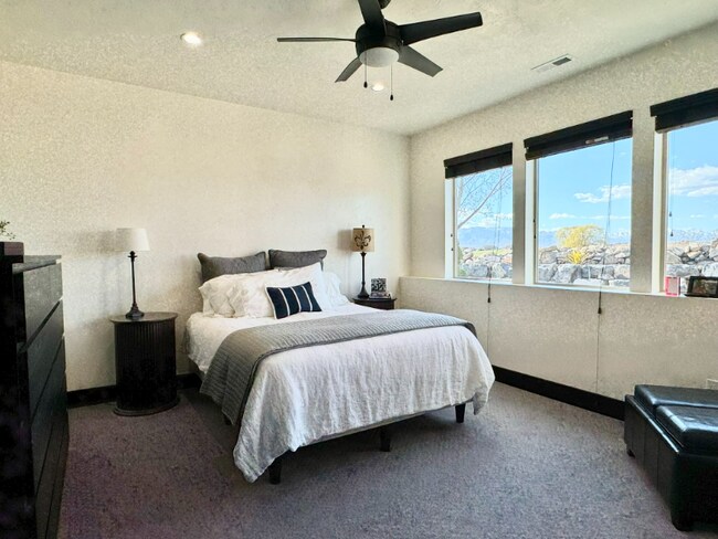 Building Photo - 658 S 1920 W