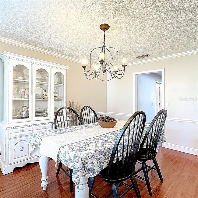 Building Photo - 341 W Hornbeam Dr