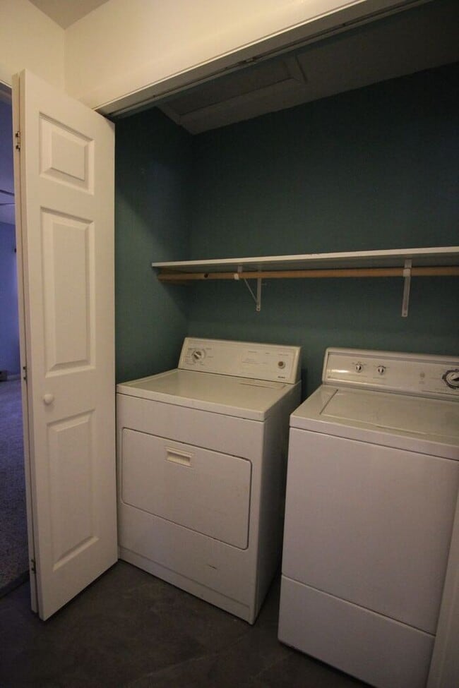 Building Photo - Cozy 2 bedroom condo
