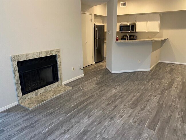 Building Photo - 2121 El Paseo St