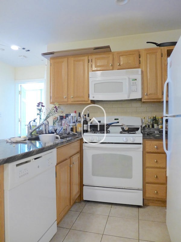 Building Photo - 87 Gainsborough St