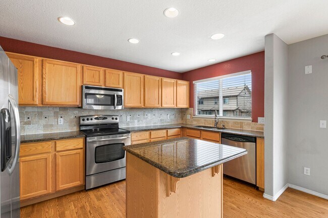 Building Photo - Large House in Parkview Highlands!