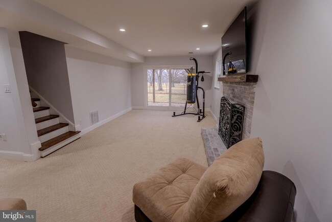 Building Photo - 308 Old Court House Rd NE