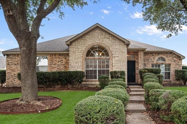 Building Photo - 7700 Glenoaks Dr