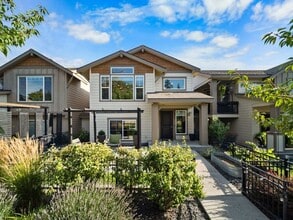 Building Photo - Desirable Kendall Yards Townhouse – Modern...