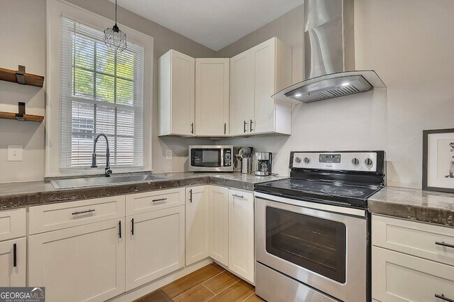 Building Photo - 1157 Indale Pl SW