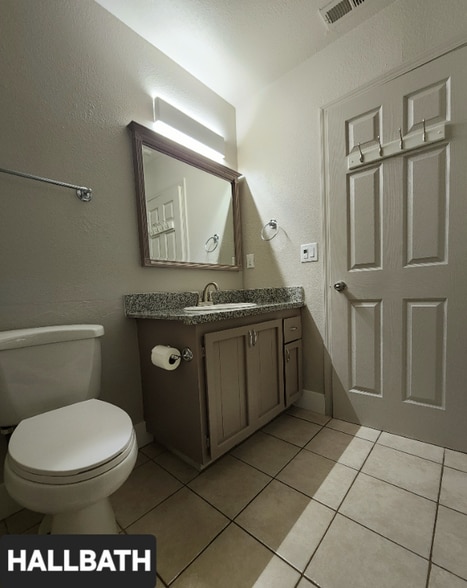 Building Photo - 5020 Tacomic Dr