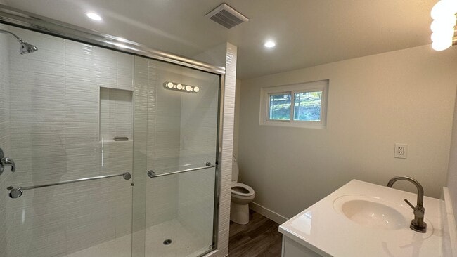 Building Photo - Remodeled 3 bd in Vista with large garage