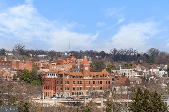 Building Photo - 1593 N Colonial Terrace