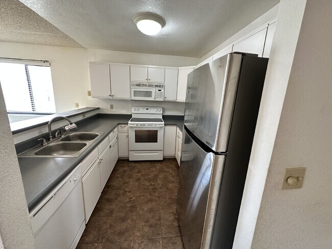 Building Photo - Available August!  Charming Townhome in Table Mountain Heights!