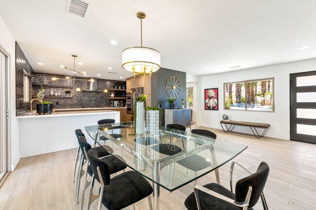 Building Photo - 45654 Verba Santa Dr