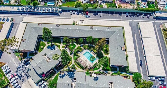 Building Photo - Beautiful 2 Bedroom in Creekside Villas!