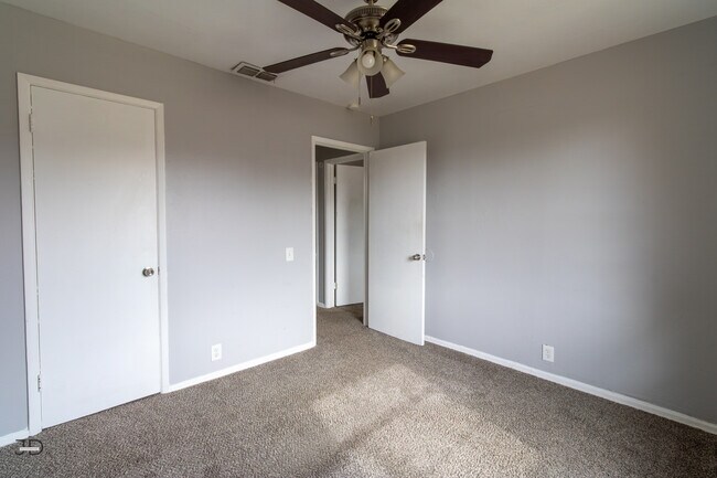 Building Photo - 1808 Las Cruces Ln