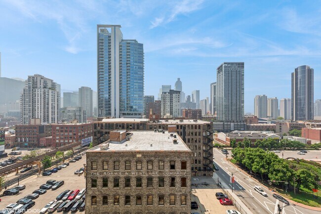 Building Photo - 630 N Franklin St
