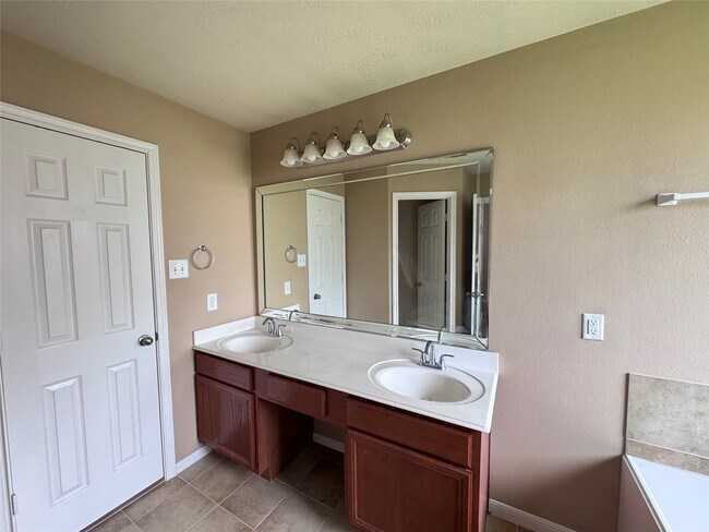 Building Photo - 25210 Ginger Ranch Dr