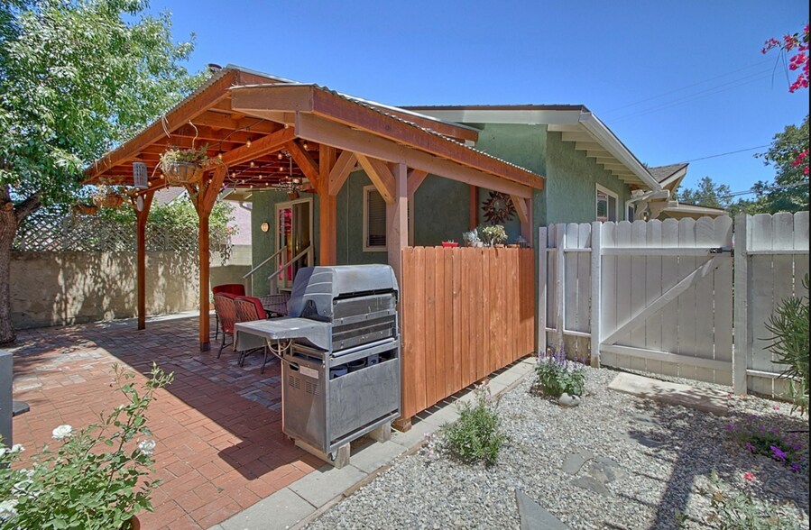 Building Photo - 157 Newbury Ln