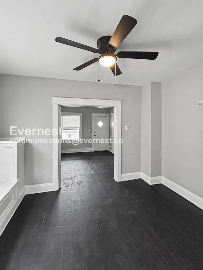 Building Photo - 2932 E 118th St