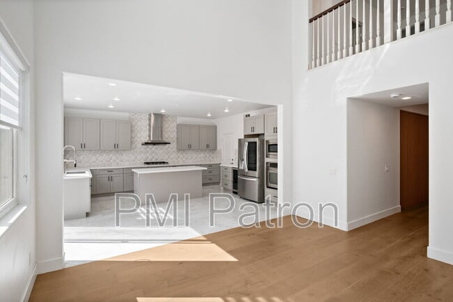 Building Photo - 356 W Weeping Willow Ave