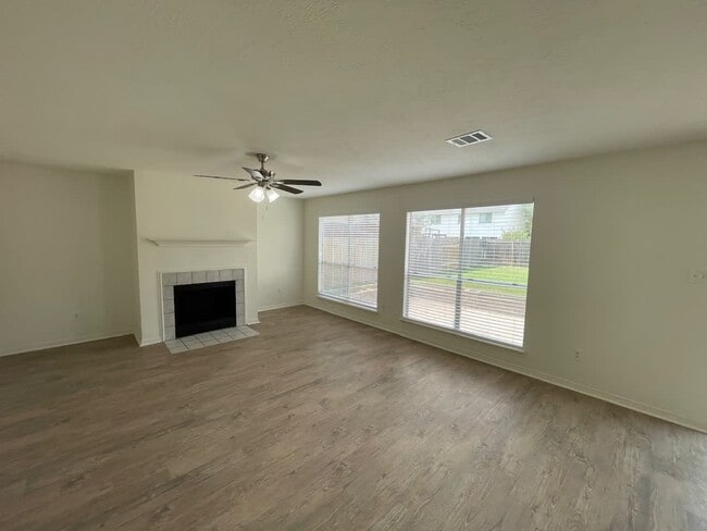 Building Photo - 6427 Founding Dr