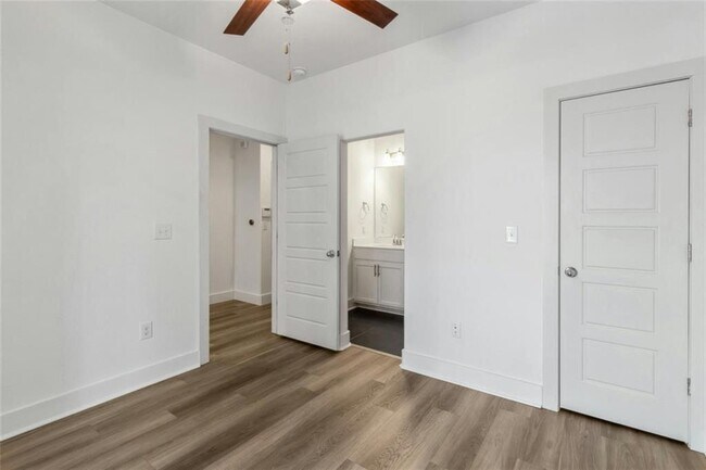 Building Photo - 7205 Bassett Ct