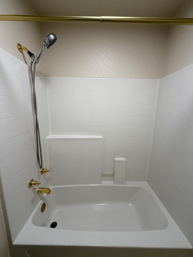 Building Photo - Beautiful Lakefront Home in the Vineyard! 55+ community