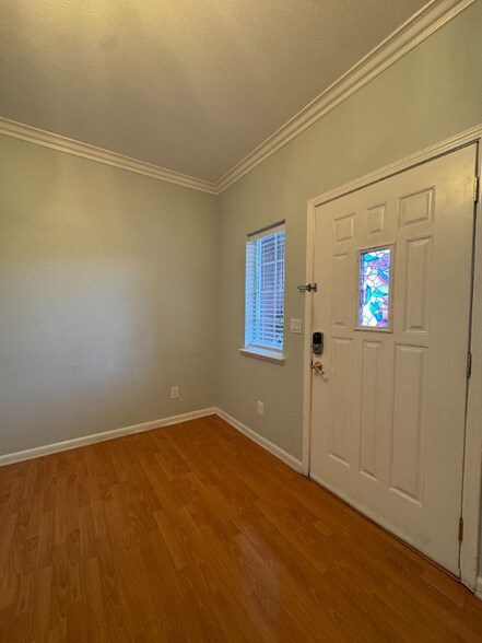 Building Photo - 743 Bonita Pl
