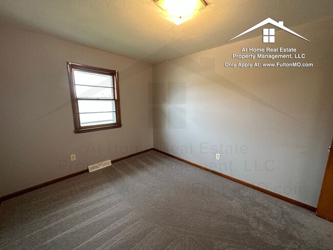 Building Photo - 911 Castlewood Ave