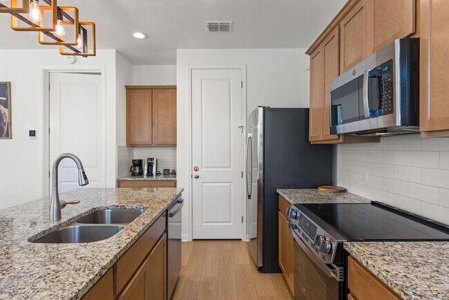 Building Photo - 2119 Hofstaat