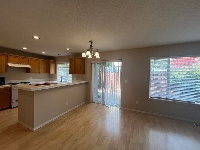 Building Photo - Freshly Painted!  Gorgeous Orenco Gardens ...
