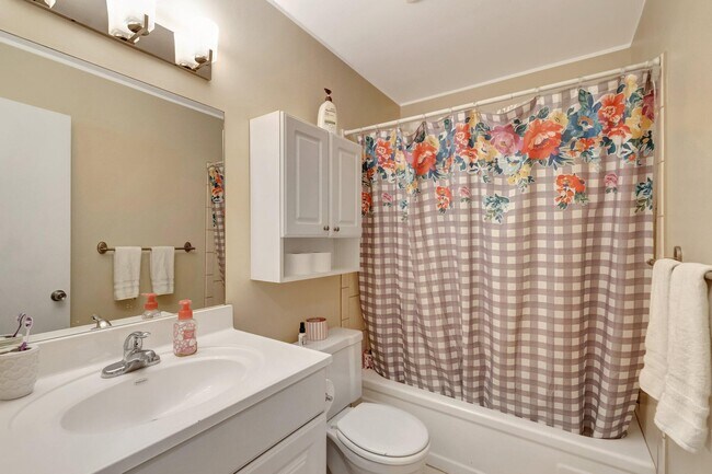 Building Photo - 2305 Lowson Blvd