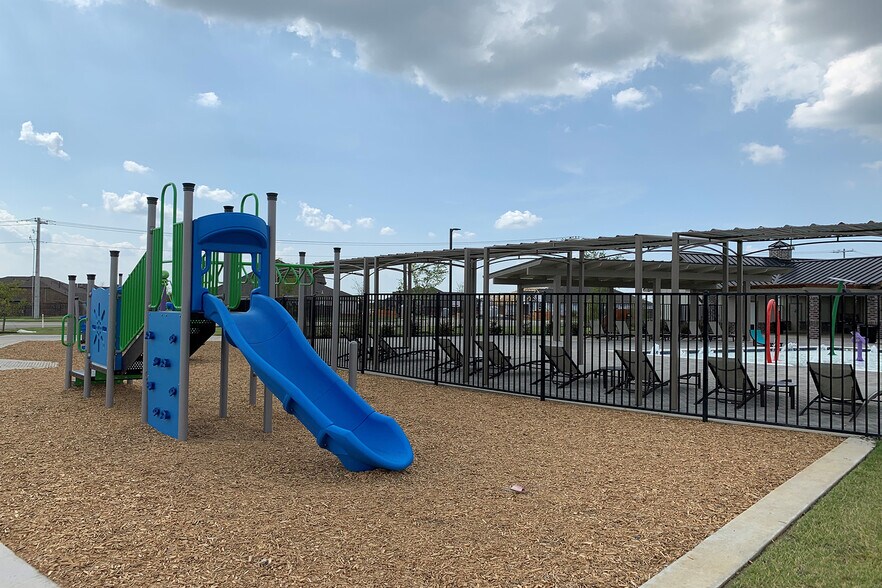 Children's Park area with slides - 6214 Heron Dr