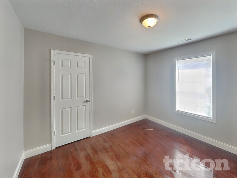 Building Photo - 10417 Hugue Way