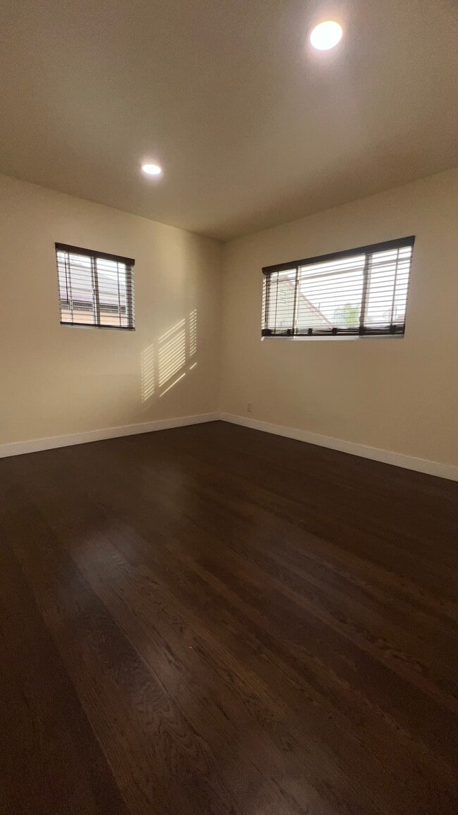 Building Photo - 8154 Potter Ave