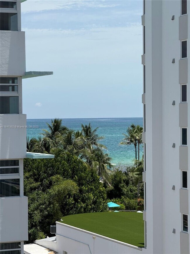 Primary Photo - 3100 Collins Ave