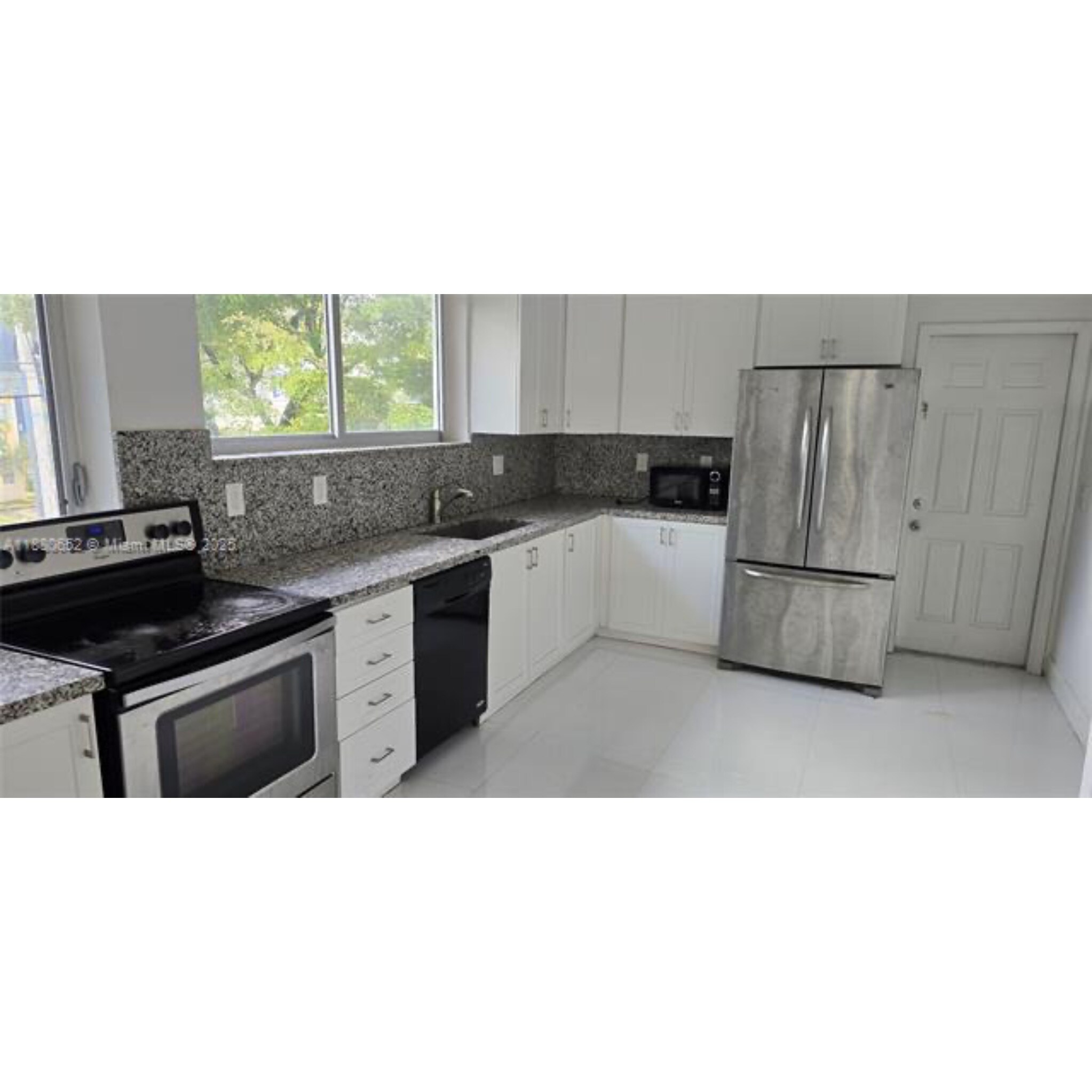 Building Photo - 3915 Ponce de Leon Blvd