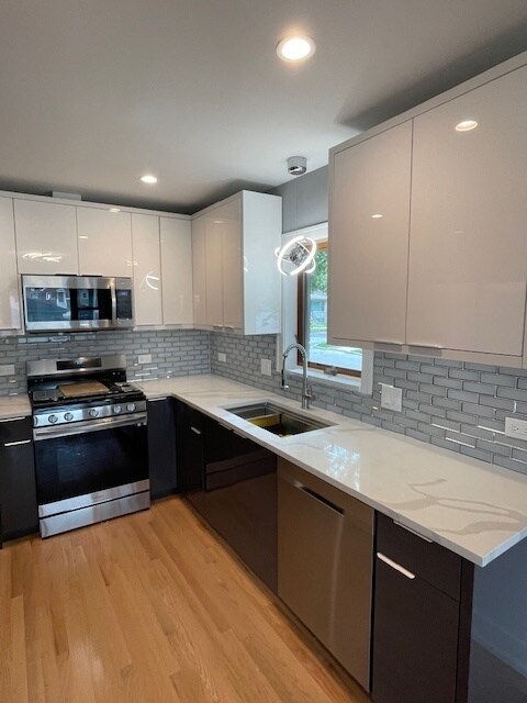Building Photo - 5300 N Mulligan Ave