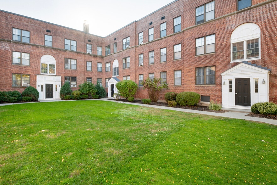 Building Photo - 270 Harvard St